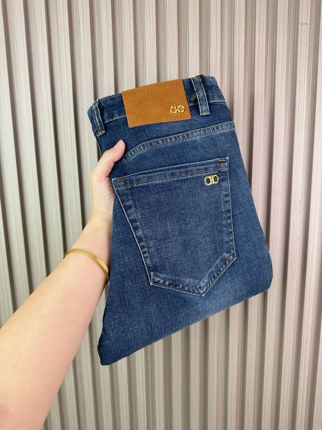 High-end Ferragamo men's jeans collection, new brand styles for fall 2025, made