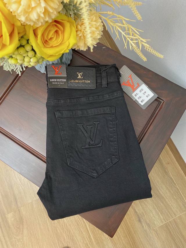 Classic, luxurious, and trendy, these Lv men's jeans feature a slim fit and thic