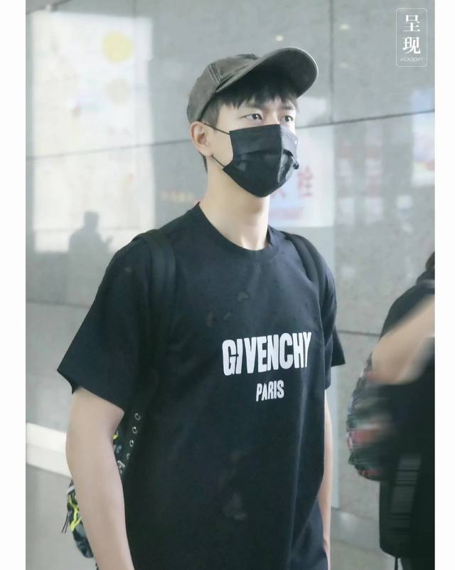 Premium Givenchy Gvc burnout ripped large letter round neck short sleeves, 300g