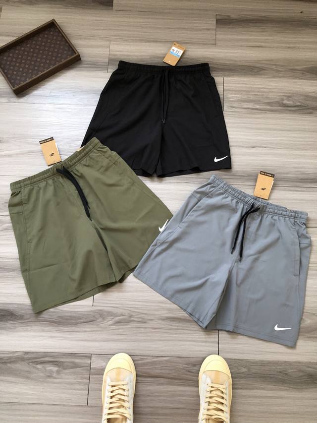 Nike Dri-Fit tri-color Nike logo hook offset print drawstring shorts for men and