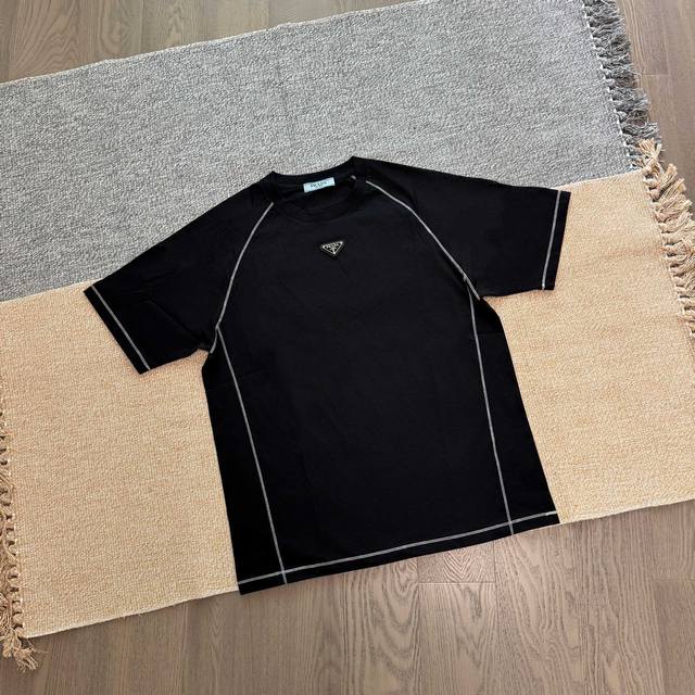Prada triangle leather label cool short-sleeved T-shirt, customized main label a