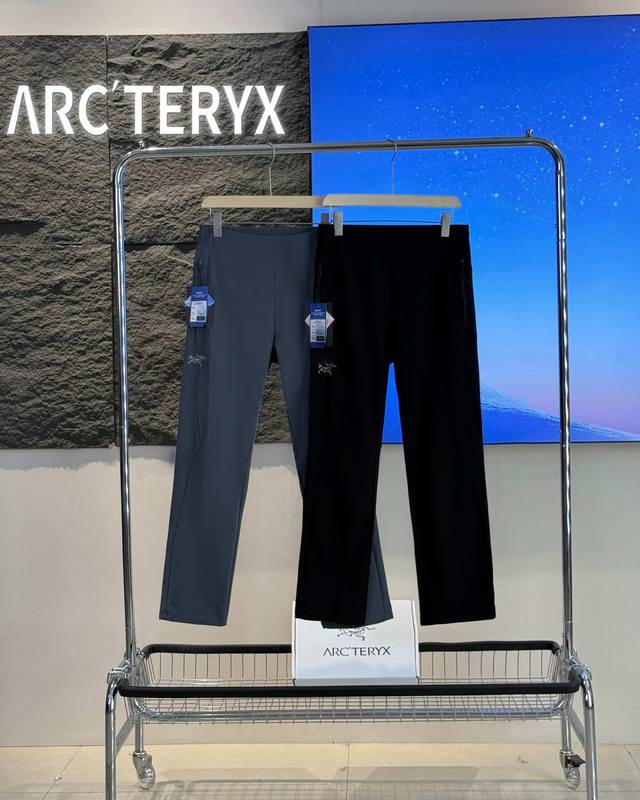 Detailed image of Arc'teryx men's breathable quick-drying two-tone embroidered s