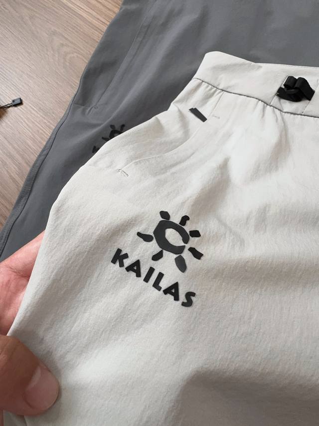 Kalenji's new summer urban functional lightweight outdoor shorts. These lightwei