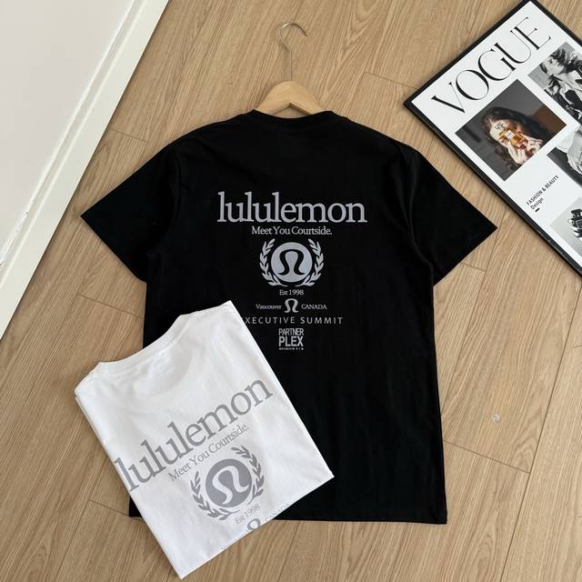 Lululemon's comfortable, breathable, crew-neck short-sleeved T-shirt with a back