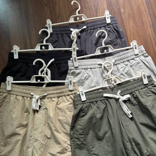 Prada's new summer collection: breathable, cool, quick-drying ice silk shorts in