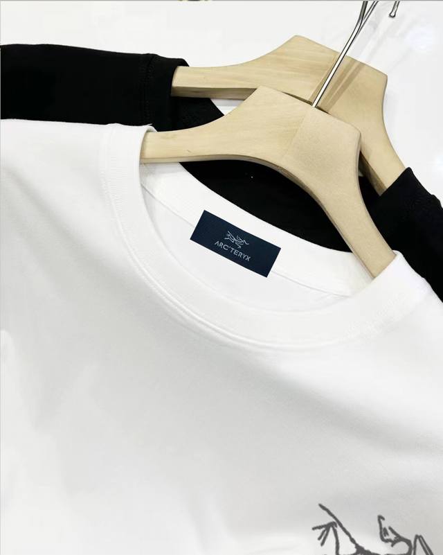 High-quality, Sydney paper packaging. Arc'Teryx classic large logo printed short
