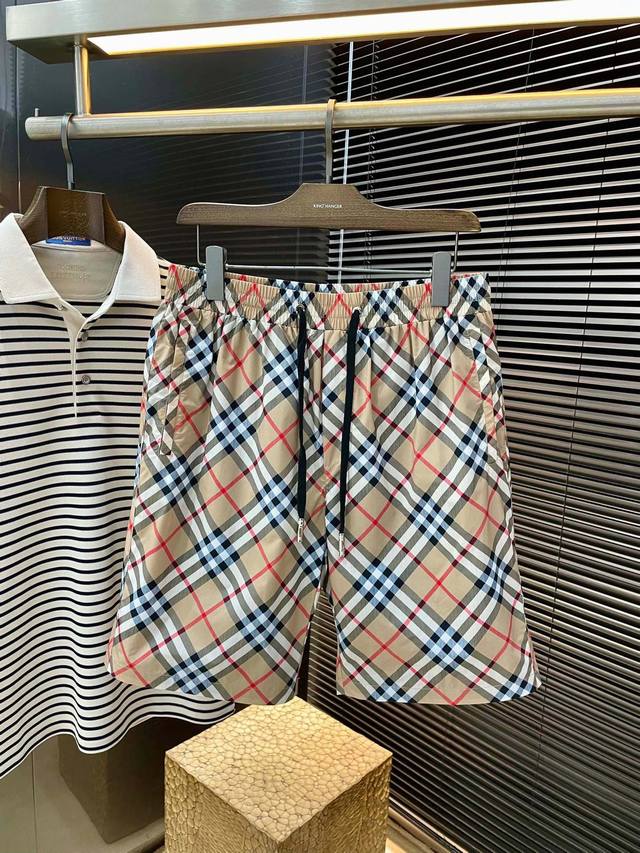 Burberry - Burberry's new 2025 Spring/Summer collection, the latest casual short