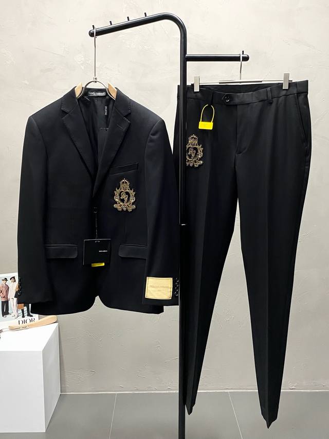 suit. Single-breasted jacket and trousers. Dolce & Gabbana's new spring/autumn s
