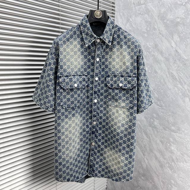 Vintage' short-sleeved shirt-style denim jacket is made of imported denim fabric