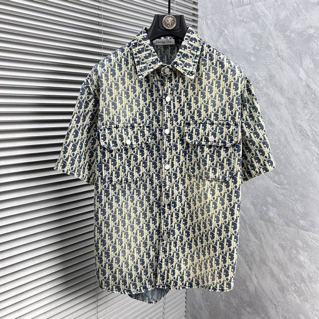 Dr Short-sleeved shirt-style denim jacket is made from imported denim fabric wit