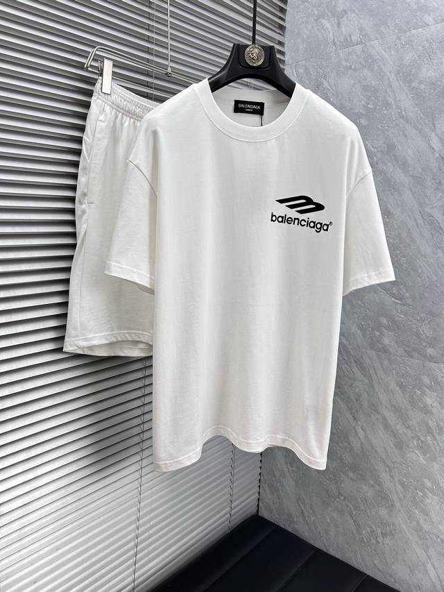 Paris ''2025Ss round neck short-sleeved shorts suit. Made of pure cotton, it won