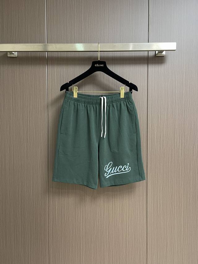 Gucc logo-printed cotton shorts are made from a single-sided fish-scale fabric w