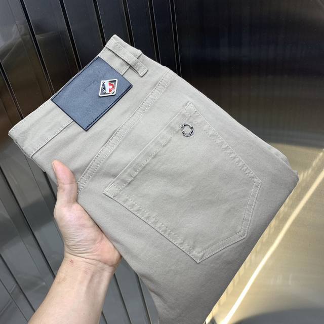 Meng's 2025 new men's jeans are made of comfortable, stretchy fabric. Exclusivel