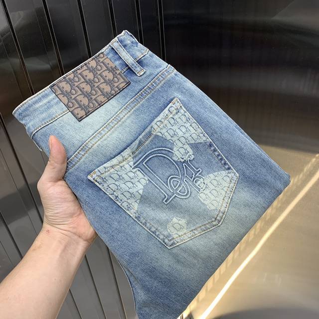 Dio's 2025 new men's jeans are made of comfortable, stretchy fabric. Exclusively