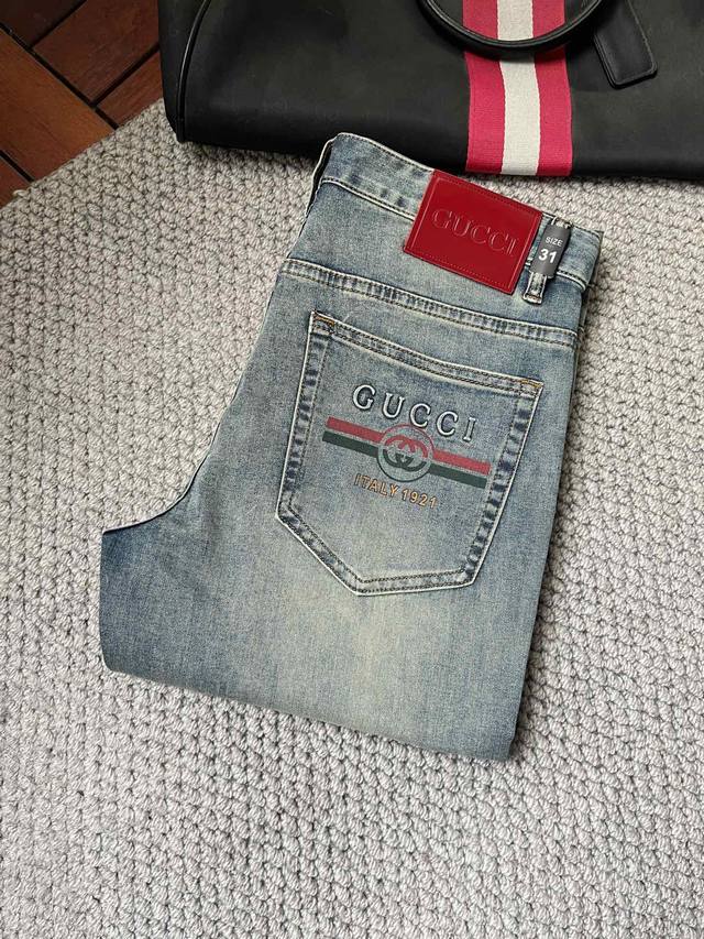 Gucci '25S Spring/Summer Men's Straight Jeans... Made of cotton denim, they're s