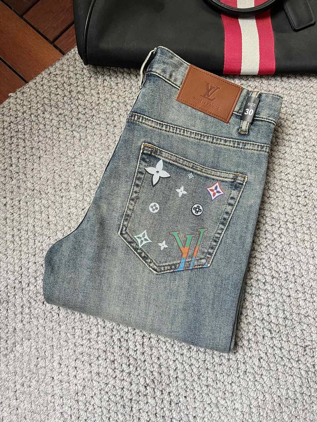 Lv''25S Spring/Summer Men's Straight Jeans... Made of cotton denim, they're soft