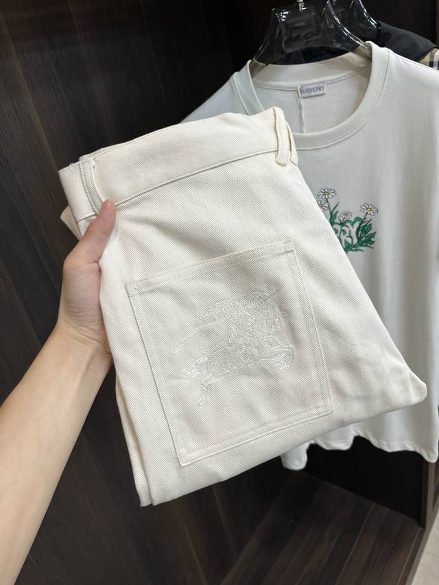 Featured: Burberry 25Ss New Off-White Jeans. These Burberry jeans are crafted fr