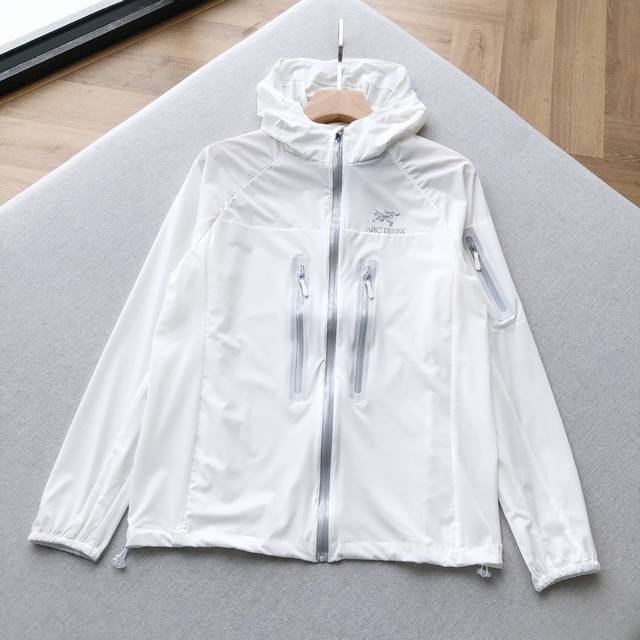 Outdoor lovers rejoice! Bird's four-color sun-protective windbreaker is a must-h