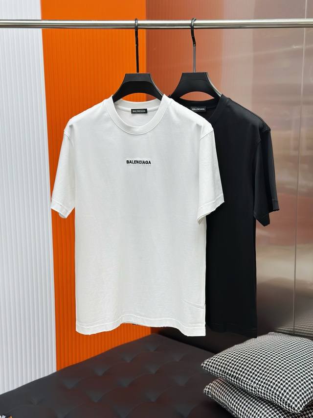 Balenciaga's high-quality, latest 2025 short-sleeved T-shirt is a stylish and ca