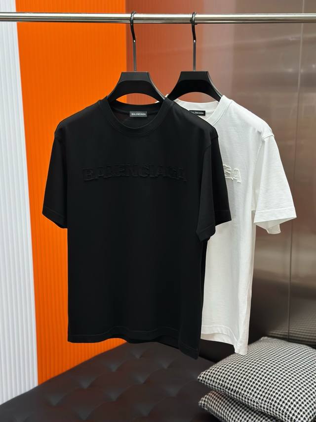 Balenciaga's high-quality, latest 2025 short-sleeved T-shirt is a stylish and ca
