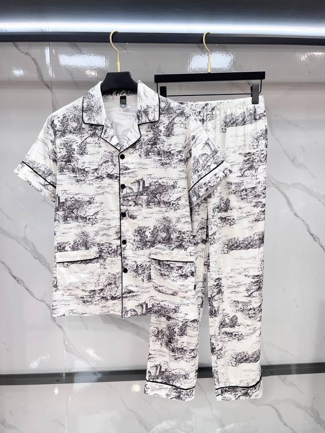 Dior high-end new couple's home wear, pajamas and leisure suits. Imported silk s