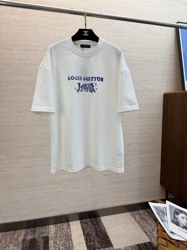 Lv2025 Spring/Summer new short-sleeved T-shirt features vibrant and bright color