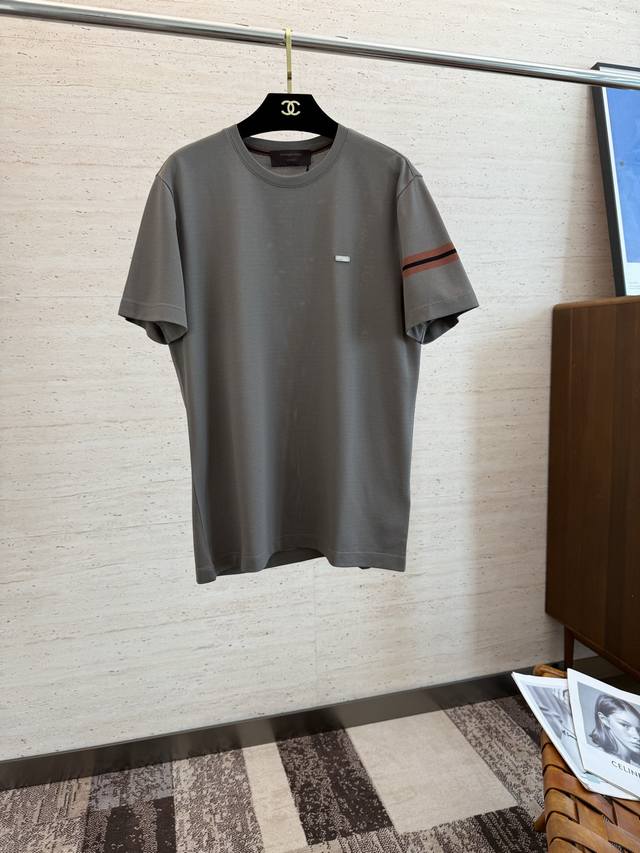 Zz 2025 Spring/Summer new short-sleeved T-shirt features vibrant and shiny color