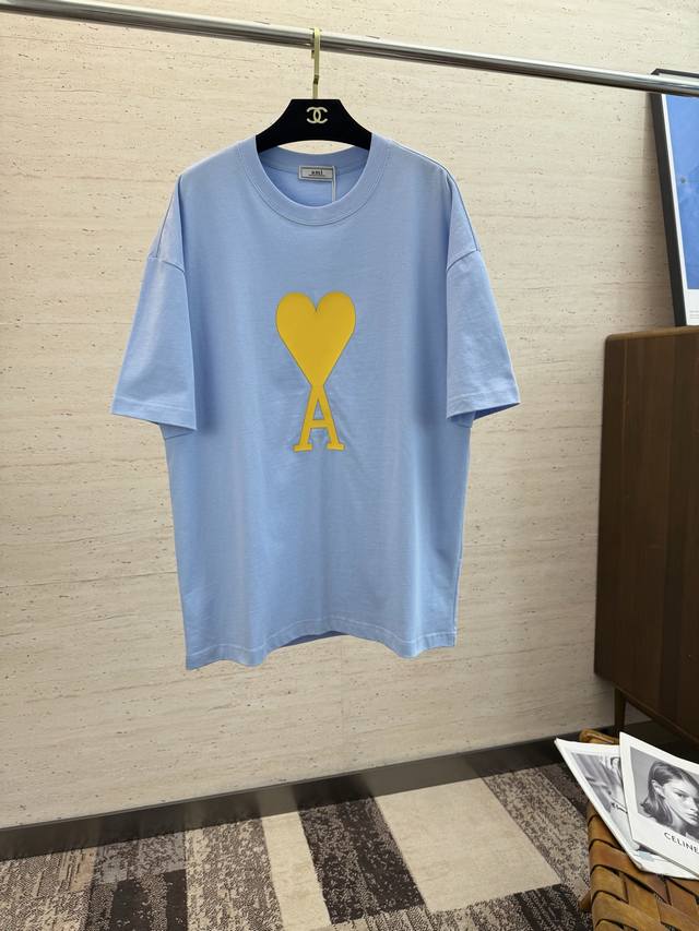 Ami 2025 Spring/Summer new short-sleeved T-shirt features vibrant and shiny colo