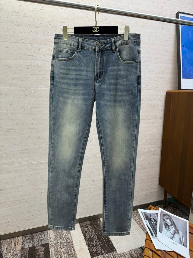 Bur25S Spring/Summer Men's Straight Jeans. Made of cotton denim, this jeans is s