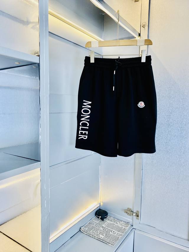 original product from the official website, can fit up to 200 pounds. Moncler's