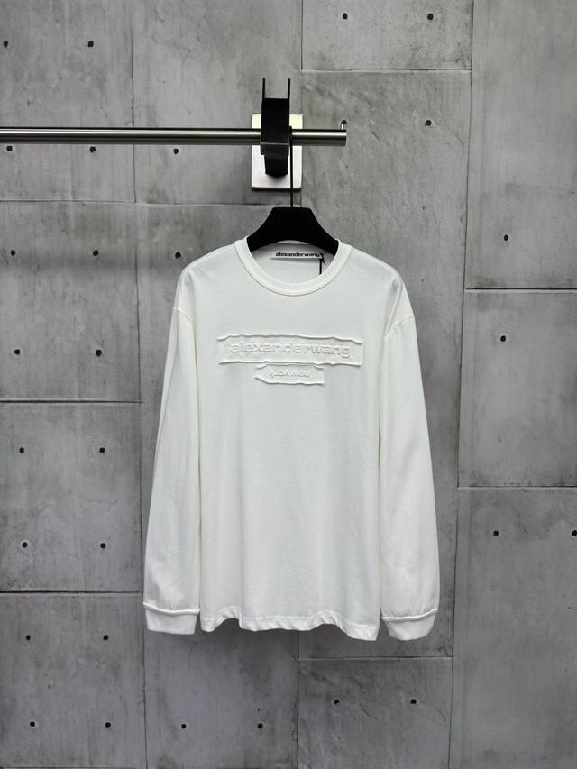 Alexander Wang Alexander Wang 3D Logo Long Sleeve T-shirt is made of pure cotton