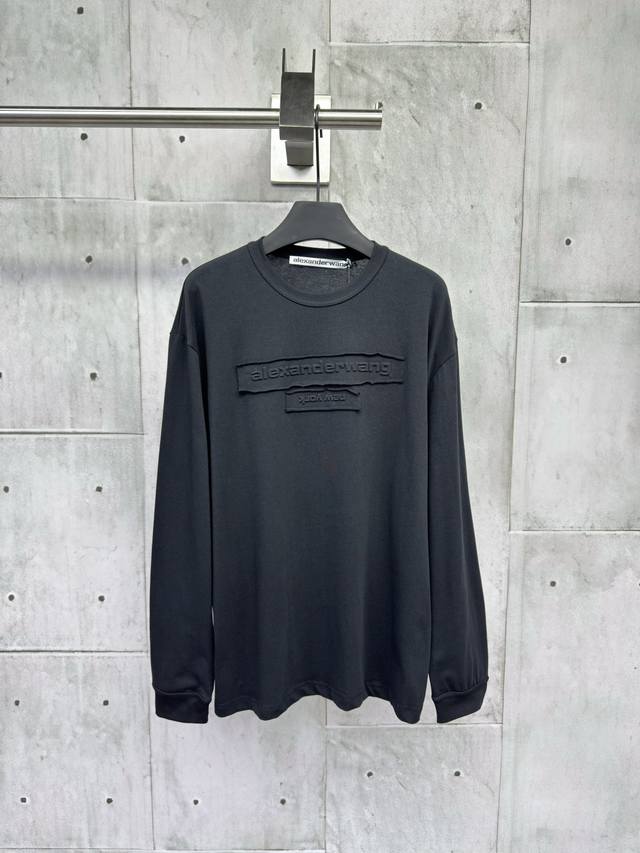 Alexander Wang Alexander Wang 3D Logo Long Sleeve T-shirt is made of pure cotton