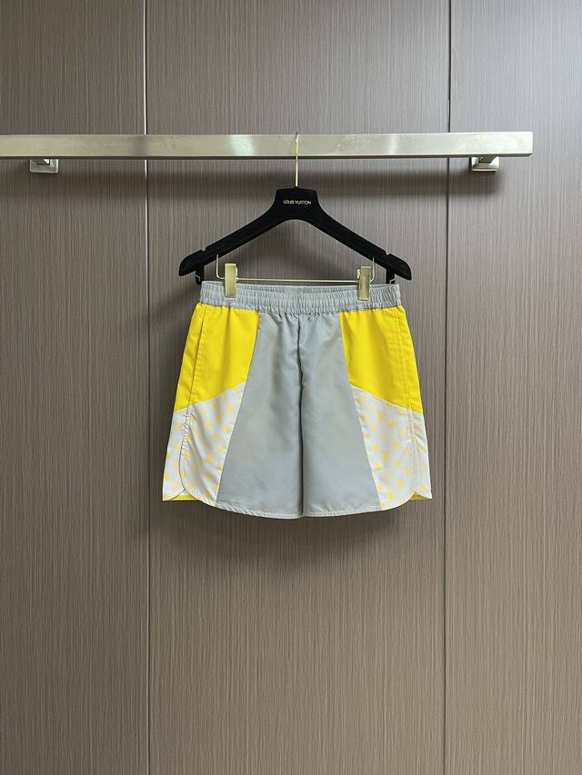 Lv 2025Fw early autumn new sports casual beach shorts, made of patchwork contras