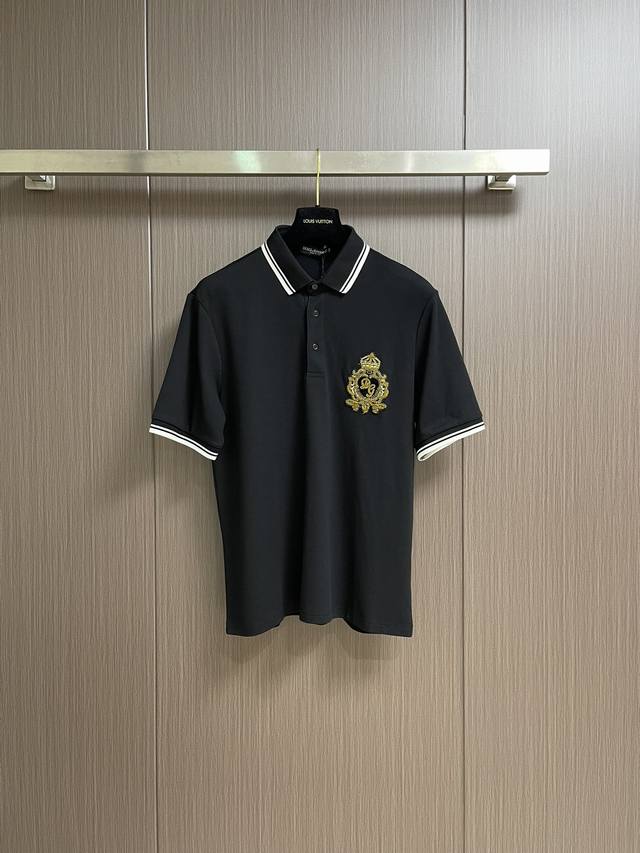 Dolce & Gabbana 2025Ss new DG embroidered cotton polo shirt, featuring contrasti