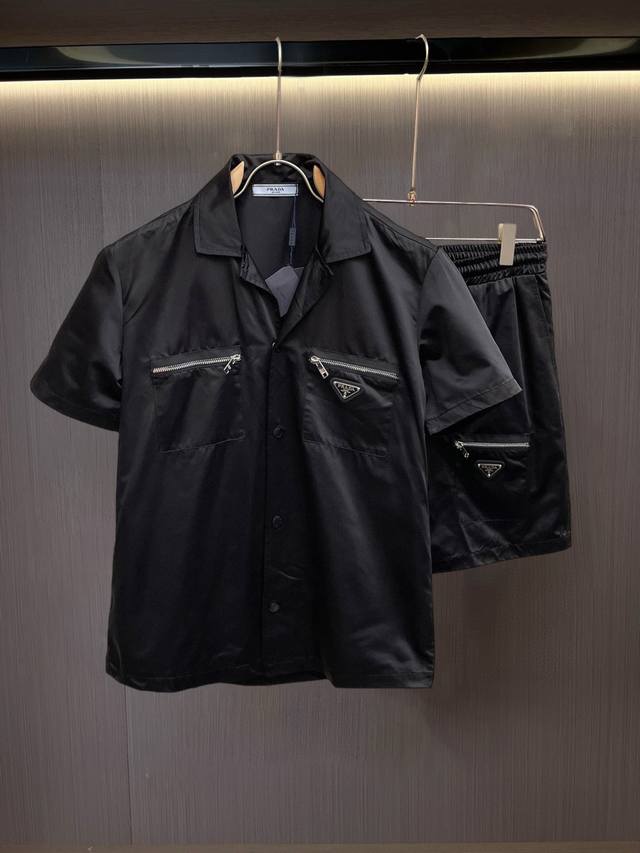 Prada's new spring shorts set, a runway-fresh item, is in immaculate condition.