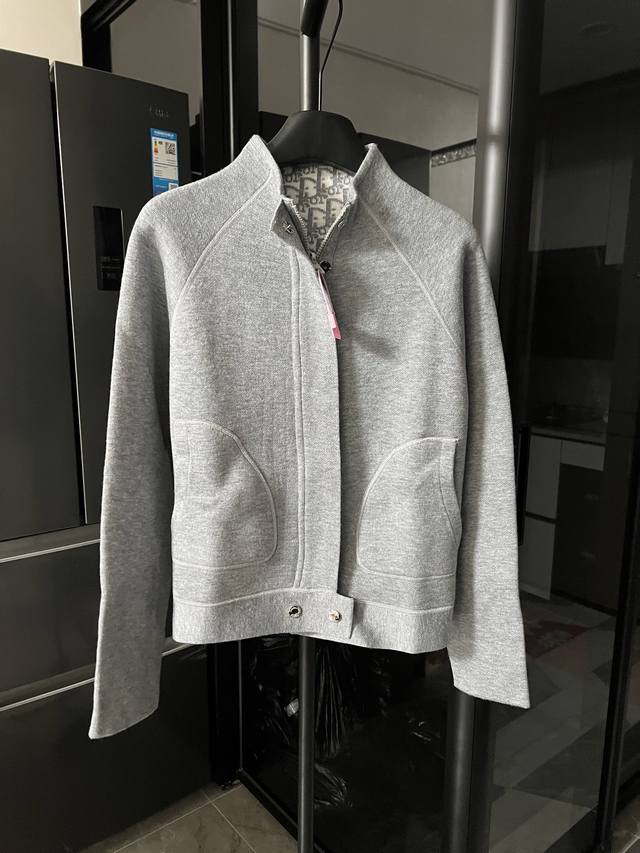 The next day, Dior released its new Dior 25Fw double-faced cashmere knit jacket