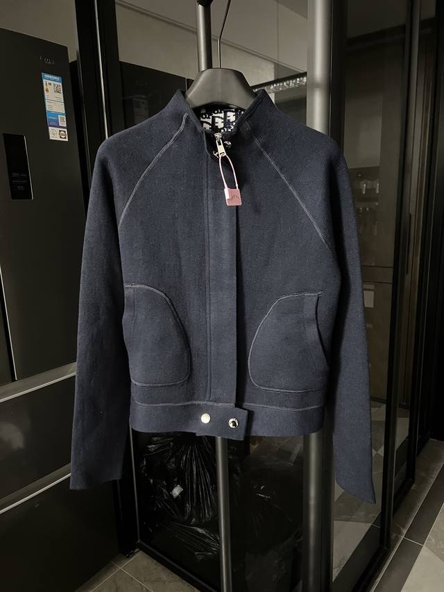 The next day, Dior released its new Dior 25Fw double-faced cashmere knit jacket