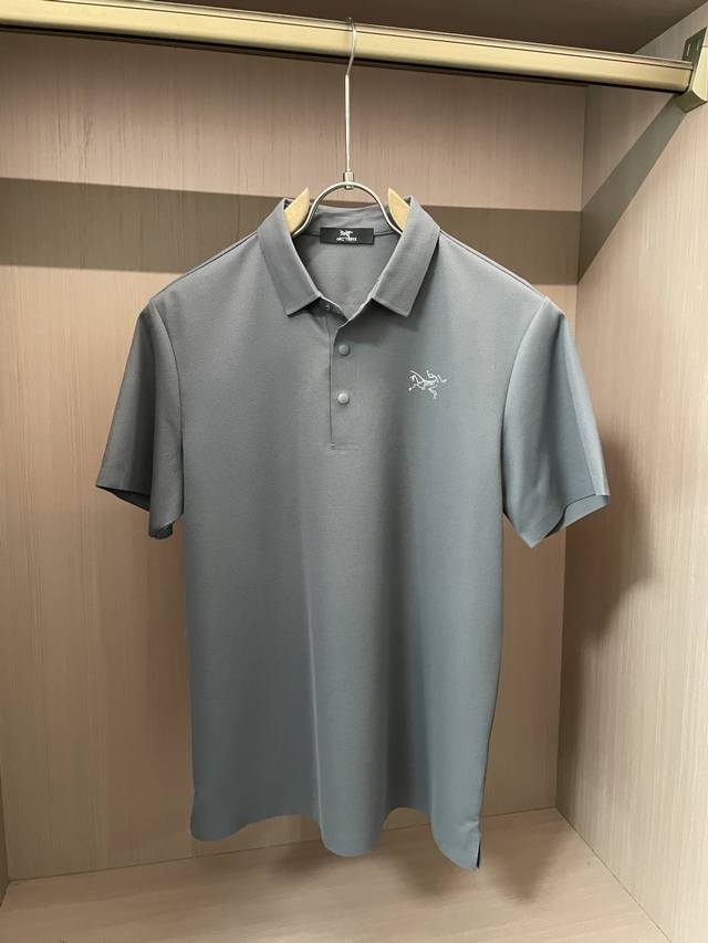 Ziy Arc'teryx's classic Polo collar design for spring and summer 2025, paired wi