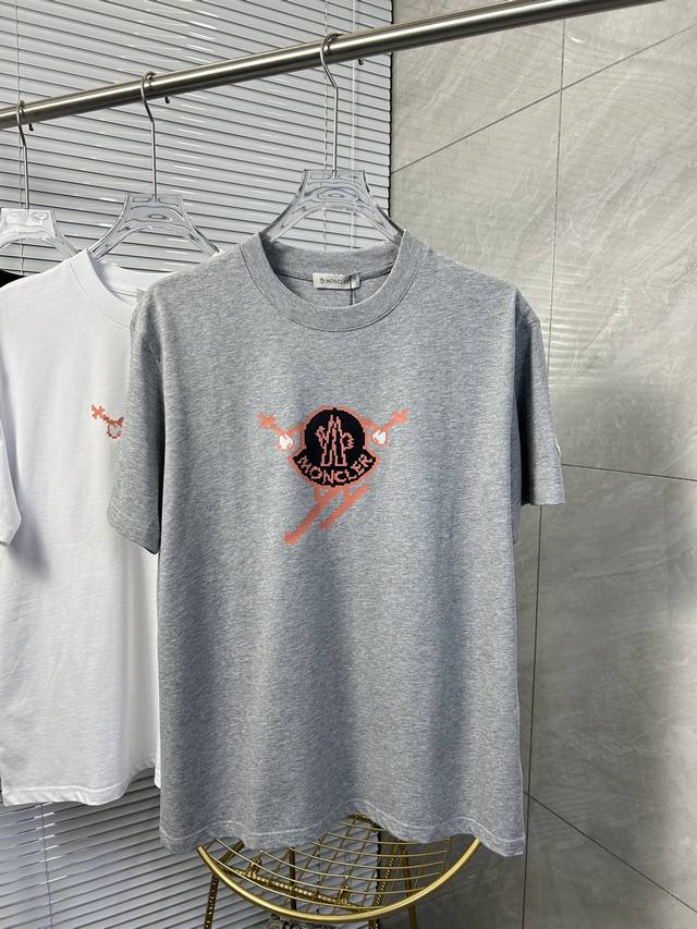 Zg Amon*Cler Moncler's latest 2025 couple's T-shirt with a brand logo print and