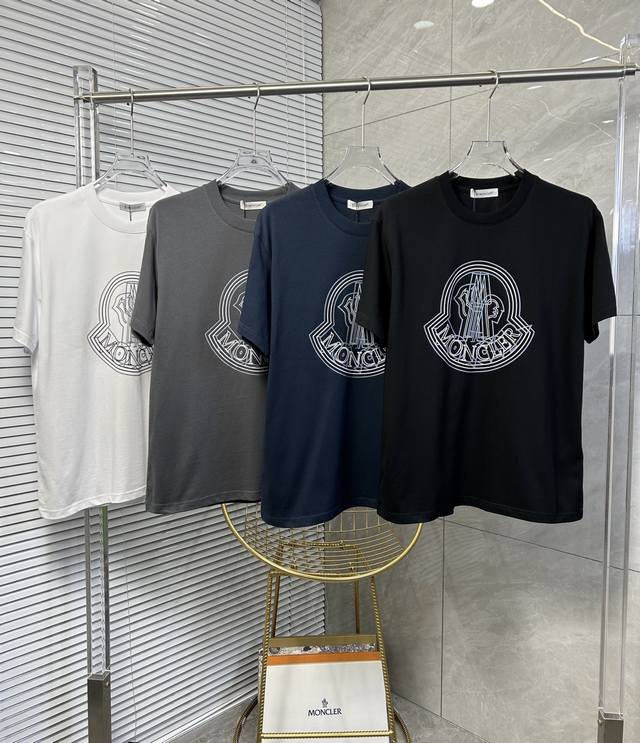 Zg Amon*Cler Moncler's latest 2025 couple's T-shirt with a brand logo print and