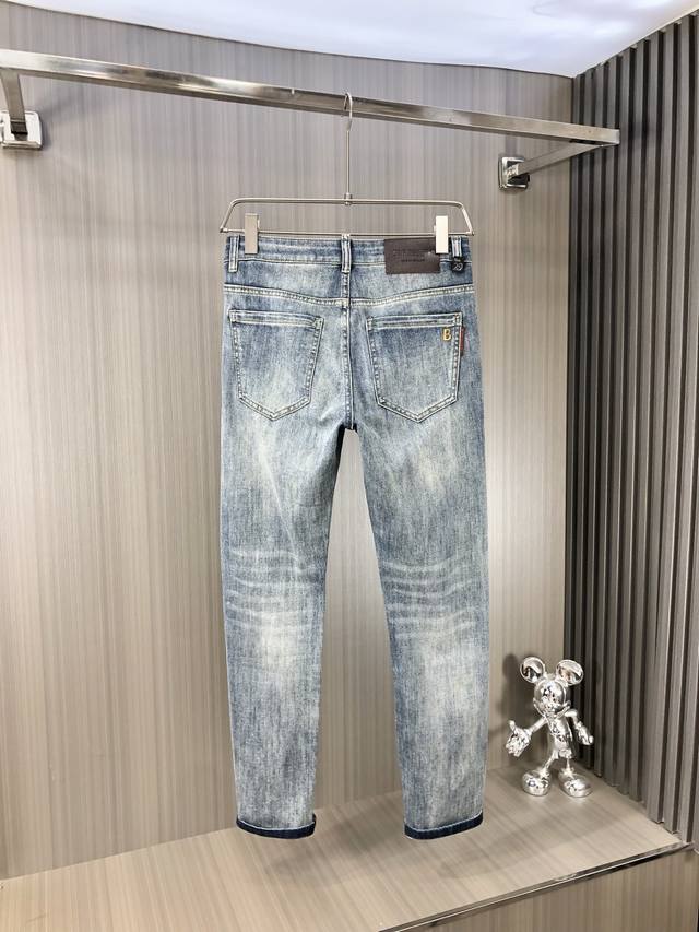 Bai Burberry's latest men's jeans for Spring/Summer 2025! These custom-made, hea