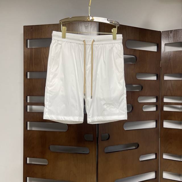 Qiu P. Burberry 2025Ss summer casual shorts. Made from custom-woven technical fa