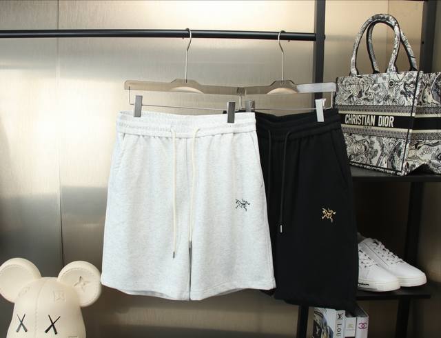 Long Arc'teryx classic versatile Bermuda shorts with elastic waist and contrasti