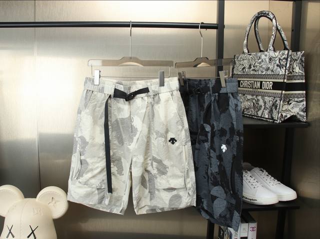 Long classic versatile style, elastic waist, rolled hem, contrasting colors. The