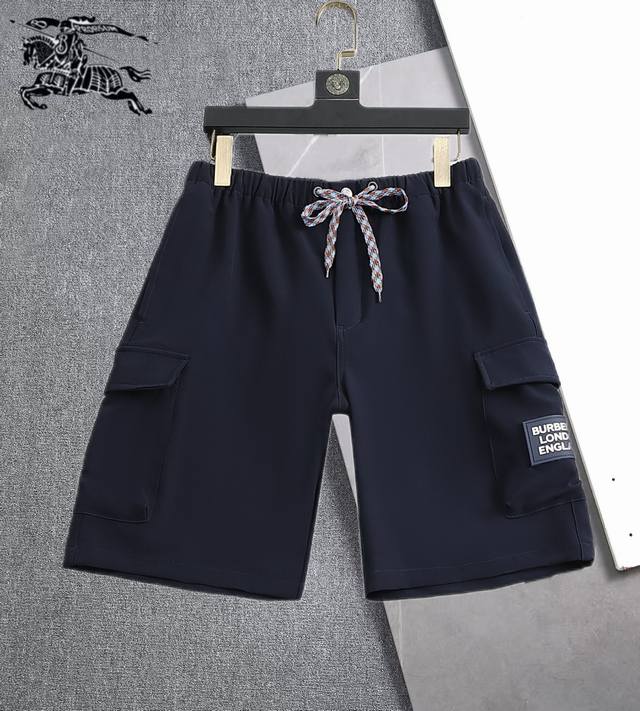 Zhen's latest high-quality Burberry summer casual shorts are made of plain, high