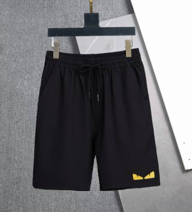 Zhen Fendi's latest men's casual shorts, generous style, stretch fabric, soft an