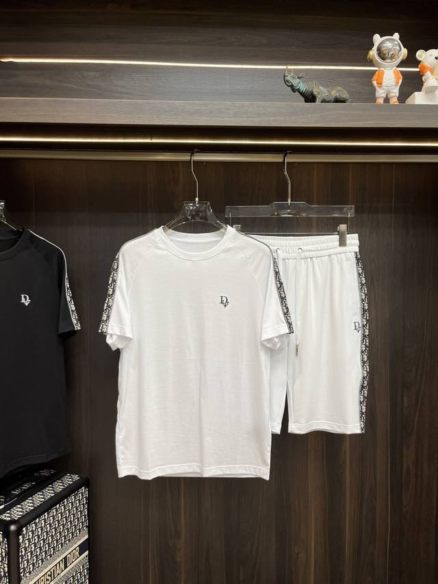 Mos is featuring Dior's latest early spring 2025 designer Dior round-neck short-