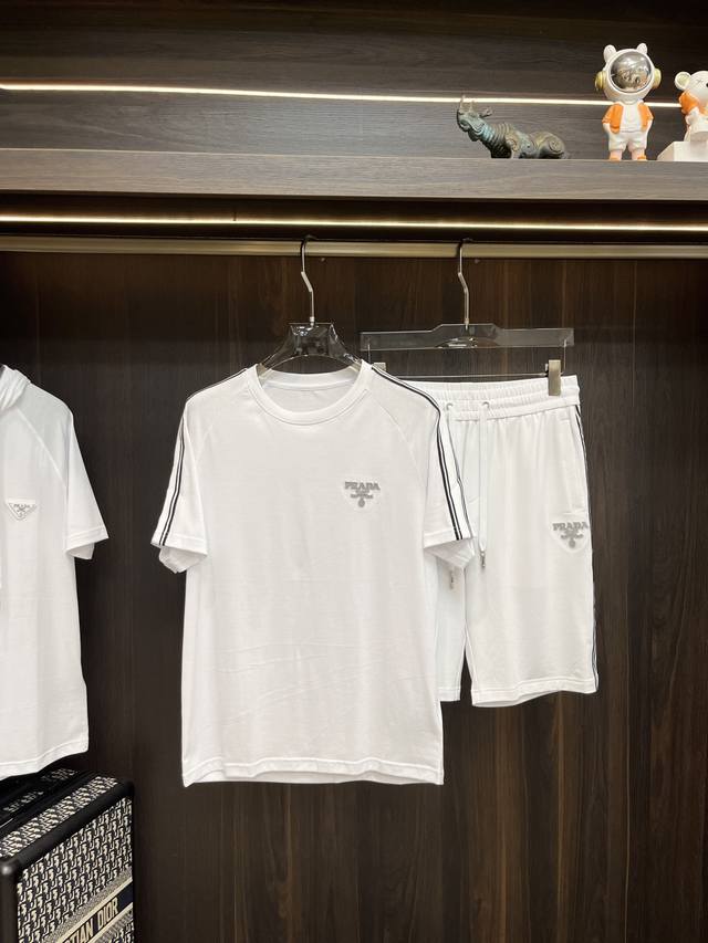 Mos is featuring the Prada Early Spring 2025 collection, the latest designer Pra