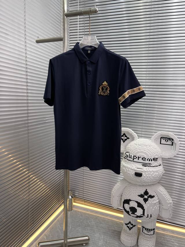 Qq New arrival. Louis Vuitto*. New spring/summer Polo with a lapel and short sle