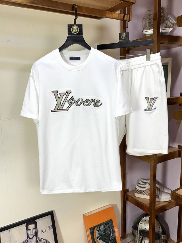 Mos Lv Exclusive Louis Vuitton Men's New Round Neck Short Sleeve Shorts Set, a T